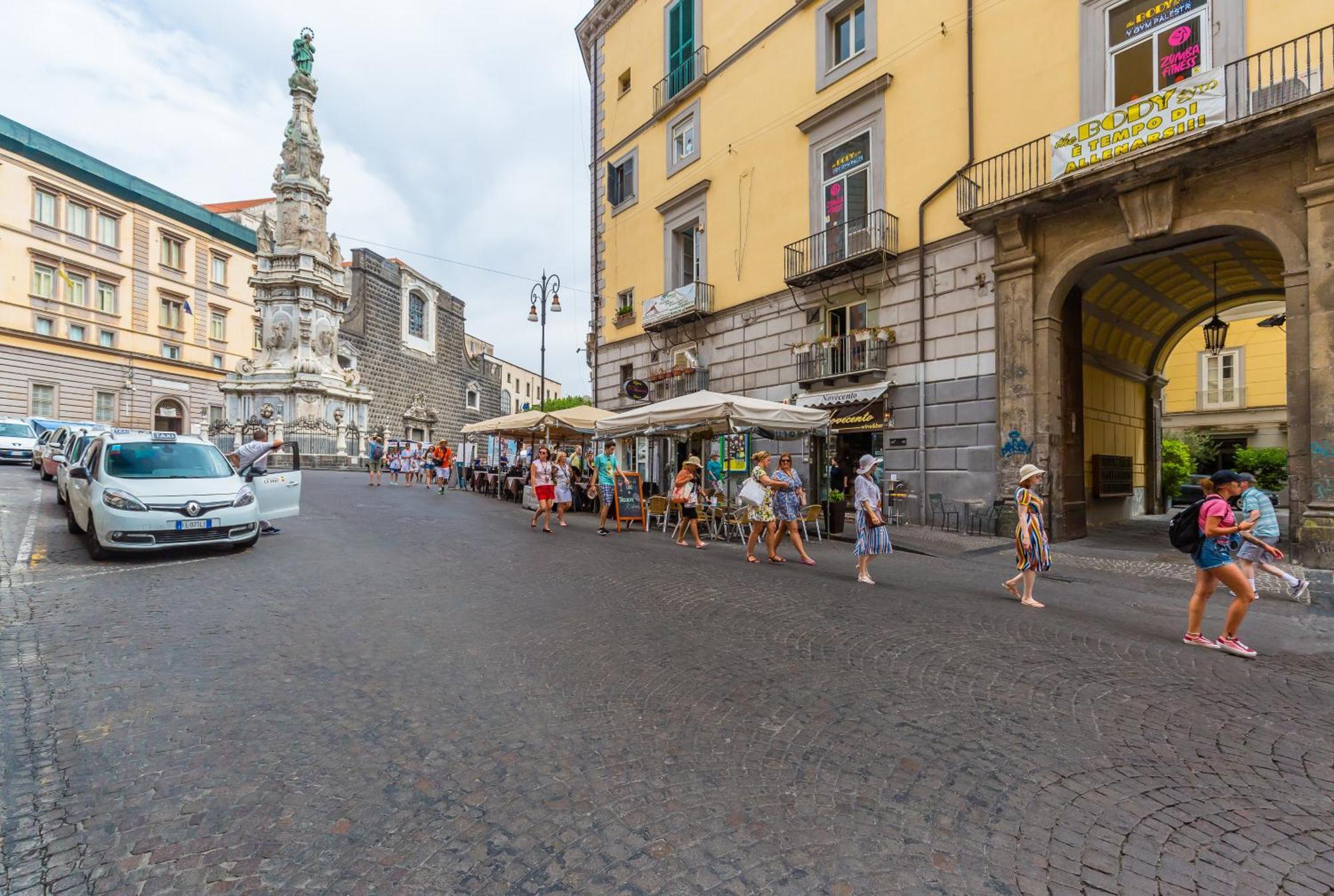Residenza Trinita Maggiore Neapel Exteriör bild