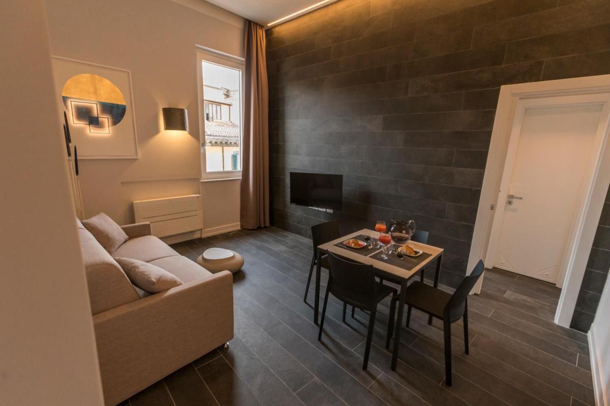 Residenza Trinita Maggiore Neapel Exteriör bild